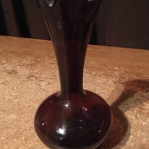 AMETHYST VASE SCALLOPED TOP DESIGN 6"